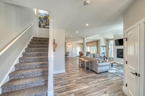 Silver Vault- PET FRIENDLY-Brand New Railyard home W/ HOT TUB- minutes to Copper & Ski Cooper!