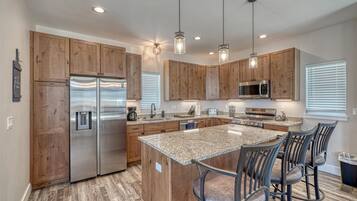 Refrigerador, microondas, horno, placa de cocina