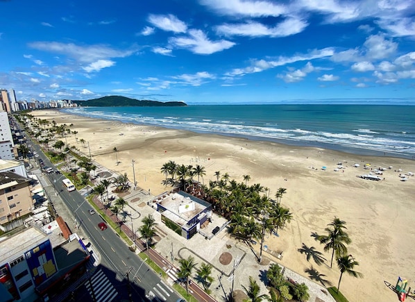 Apartment | Beach | On the beach, white sand - Edifício Augustus (Praia Grande)
