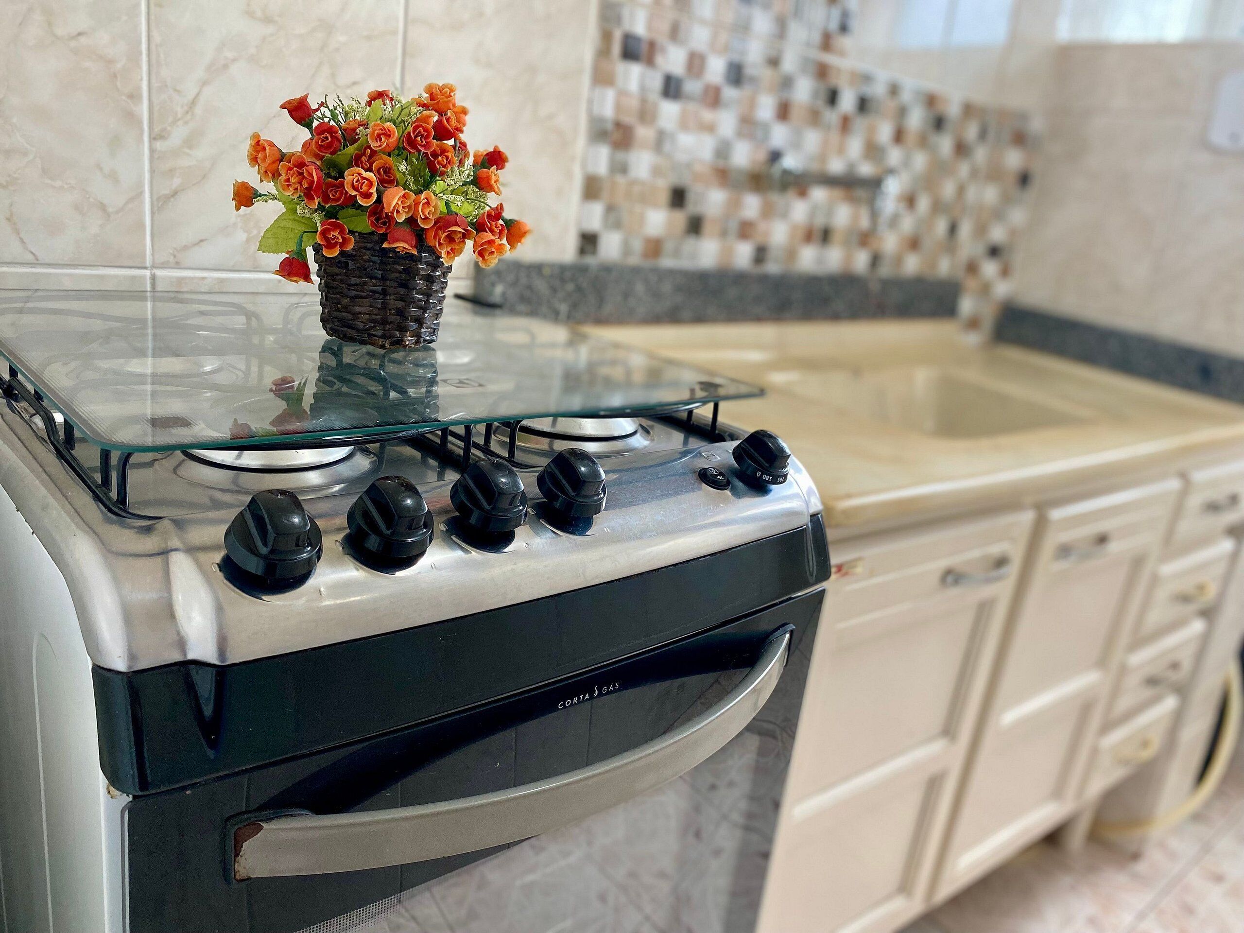 Studio | Dapur pribadi | Lemari es, microwave, blender, dan peralatan masak/sendok-piring