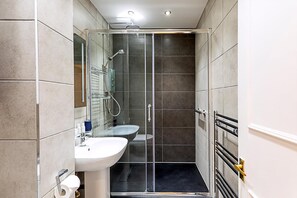 Apartment | Bathroom
