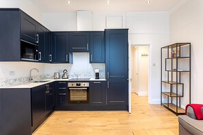 Apartment | Private kitchen - Modern Bayswater Flat (London)