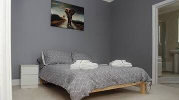 2 chambres, fer et planche à repasser, lit parapluie, Wi-Fi