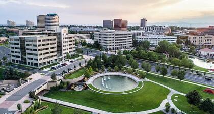 Luxury Retreat - Mountain View Deck and Game Room