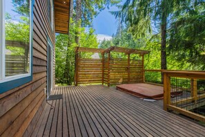 Terrace/patio - Mt Baker Retreat - Hot Tub, BBQ, Fireplace (Deming)