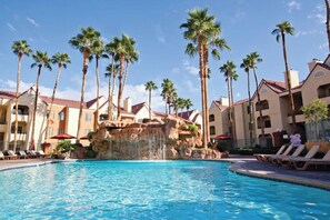 Outdoor pool - Luxury 2-Bedroom Condo in Prime Vegas Location: Close to CES, EDC, & Grand Prix (Las Vegas)