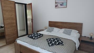 2 chambres, fer et planche à repasser, accès Internet, draps fournis