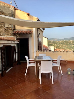 Outdoor dining - While Attic in a medioeval town above the coast with breath taking view  (Castellabate)