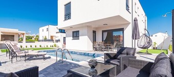 Villa Ilma - modern house with pool