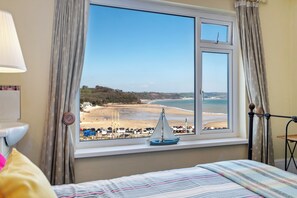 3 bedrooms, iron/ironing board, travel cot, free WiFi
