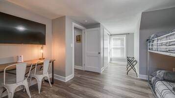 4 soverom, skrivebord, strykejern/-brett og wi-fi (inkludert)