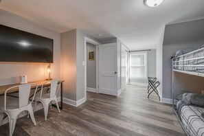 4 dormitorios, escritorio, tabla de planchar con plancha y wifi gratis