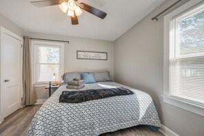 4 bedrooms, desk, iron/ironing board, free WiFi