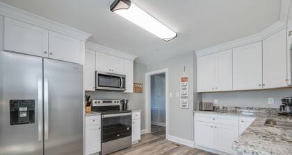 Poquoson 4 bed, 2 bath! Great Langley Access!