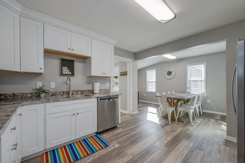 Poquoson 4 bed, 2 bath! Great Langley Access!