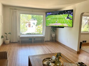 Interior - Historic, mid-century retreat w/backyard oasis. 15 Min to Balloon Fiesta Park (Albuquerque)