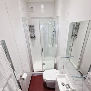 Hair dryer, towels - Riverside House Apart-3 (Norwich)