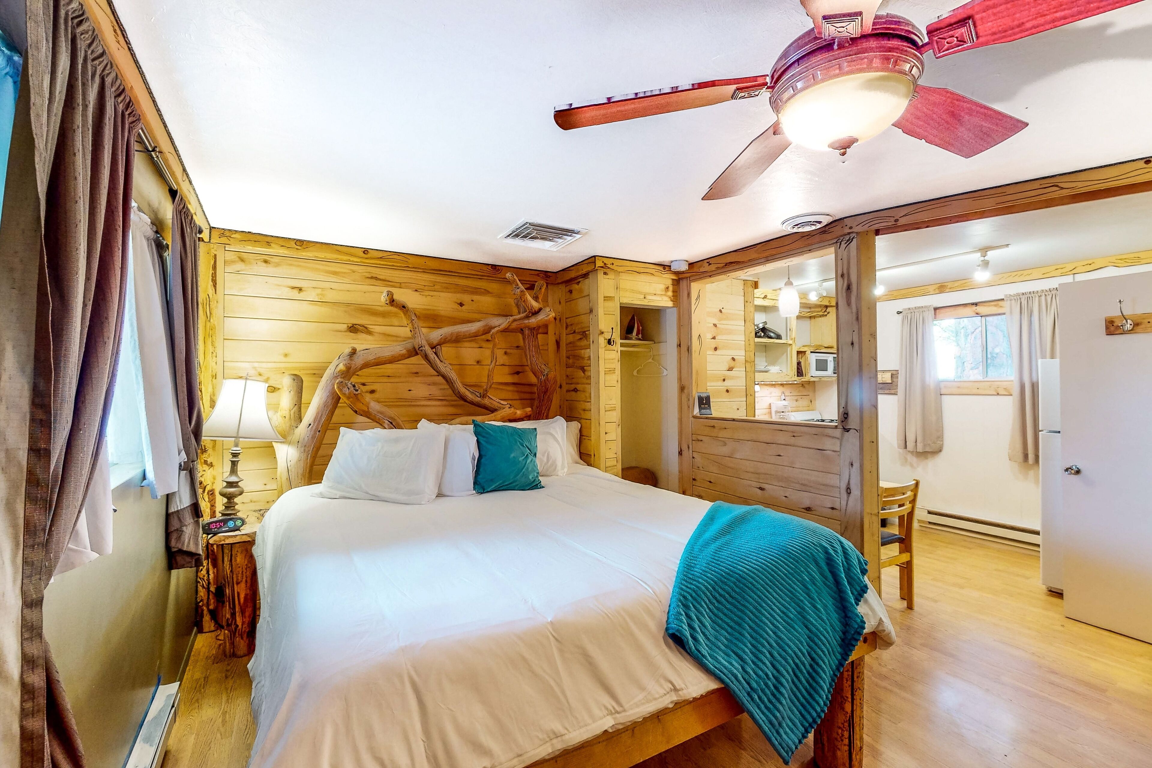 Rustic studio with well-equipped kitchen