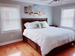 4 quartos, ferros/tábuas de passar roupa, berço de viagem