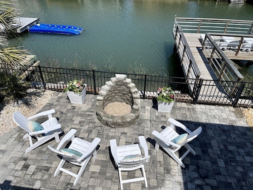 Paradise Palm | Channel Home | Dog Friendly