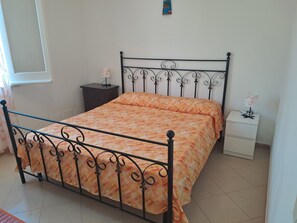 3 bedrooms, desk, iron/ironing board, travel cot