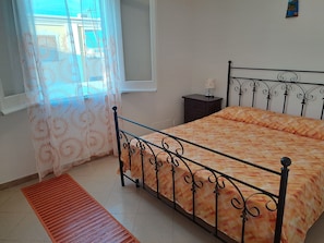 3 bedrooms, desk, iron/ironing board, travel cot