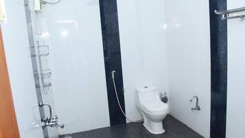 Economy Double Room | Bathroom