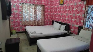 Chambre triple supérieure | Bureau, accès au Wi-Fi (inclus)