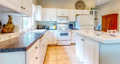 Serene Retreat by the Creek - Open-Concept Layout