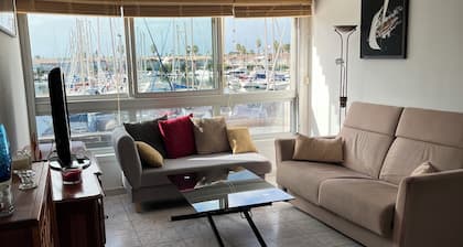 Appt traversant sur le port avec plage à proximité parking privatif climatisé