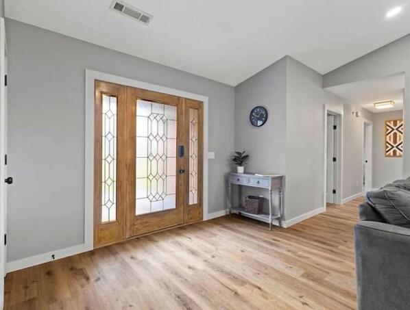 Interior - 4BR/3BA Rogers Home -3 mi to AMP (Rogers)