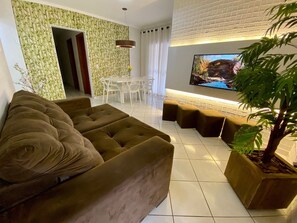 Apartamento superluxo | Área de estar | TV