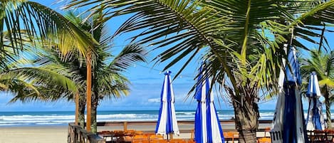 Am Strand, weißer Sandstrand