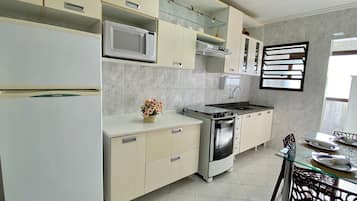 Comfort Apartment | Private kitchen | Fridge, microwave, cookware/dishes/utensils