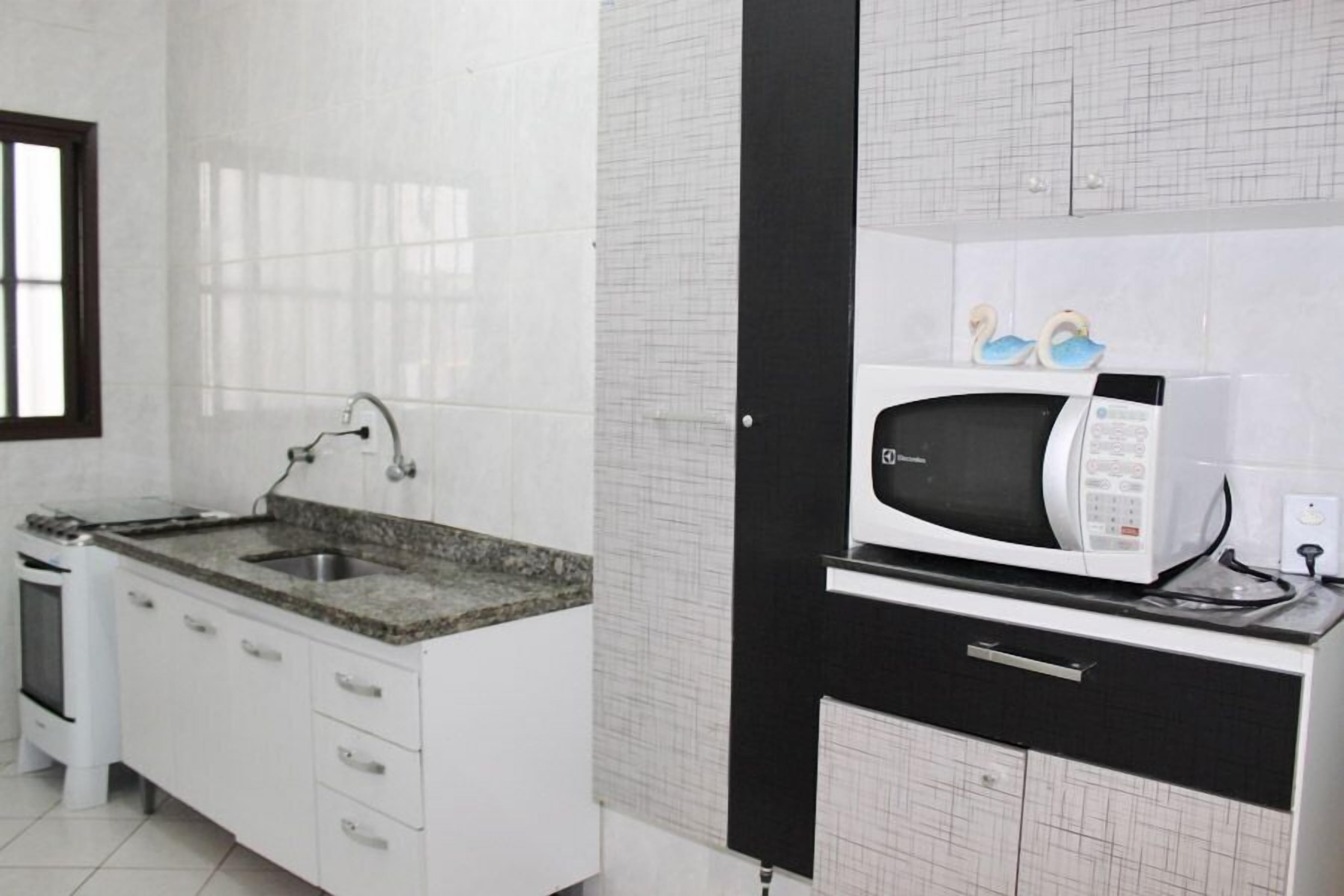 Classic Apartment | Private kitchen | Fridge, microwave, cookware/dishes/utensils