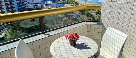 Apartment | Outdoor dining