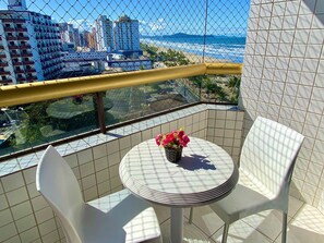 Apartment | Outdoor dining