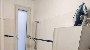 A bathroom with a bathtub, a sink, a mirror, and a shower. - joseph appartment  (Paris)