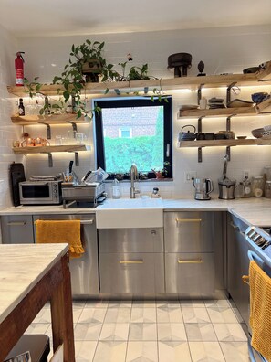 Geladeira, fogão, cooktop, lava-louças