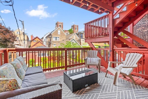 Terrace/patio - REMODELED Splendid Flat in Bucktown +Back Porch, Ranked GUEST FAVORITE! Pets OK! (Chicago)