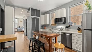Coffee/tea maker, fridge, microwave, oven