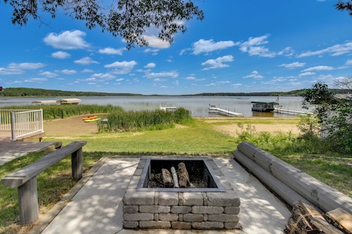 Lakefront Motley Cabin w/ Private Deck + Dock!