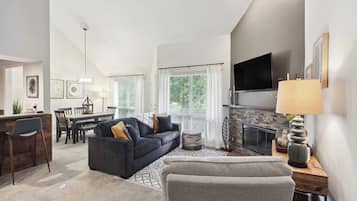 TV, fireplace