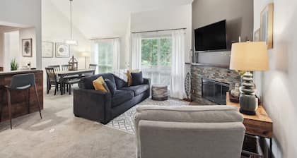 Overland Park Condo, Close to Lakes & Parks!