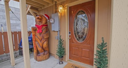 Cascade Getaway - Heart of Cle Elum - Full Kitchen, Private Patio & Pet Friendly