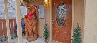 Cascade Getaway - Heart of Cle Elum - Full Kitchen, Private Patio & Pet Friendly