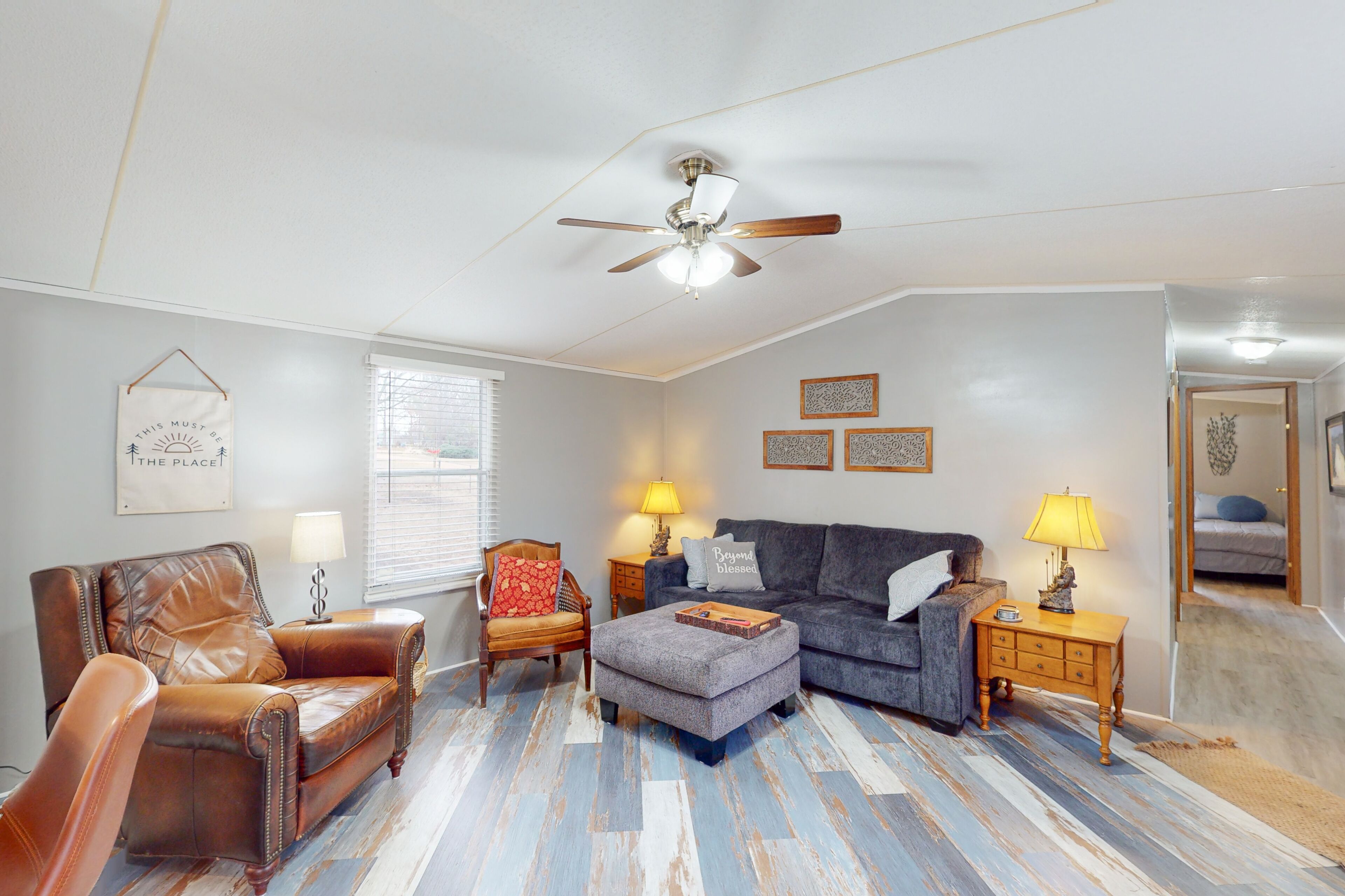 Remodeled retreat with firepit, deck & boat parking