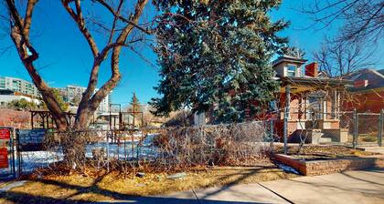 Comfortable guesthouse, prime location with patio