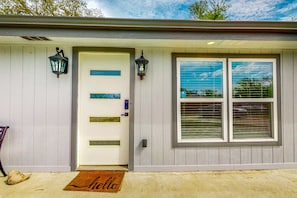 Exterior detail - Exquisite waterfront home with new construction, amazing views (West Tawakoni)