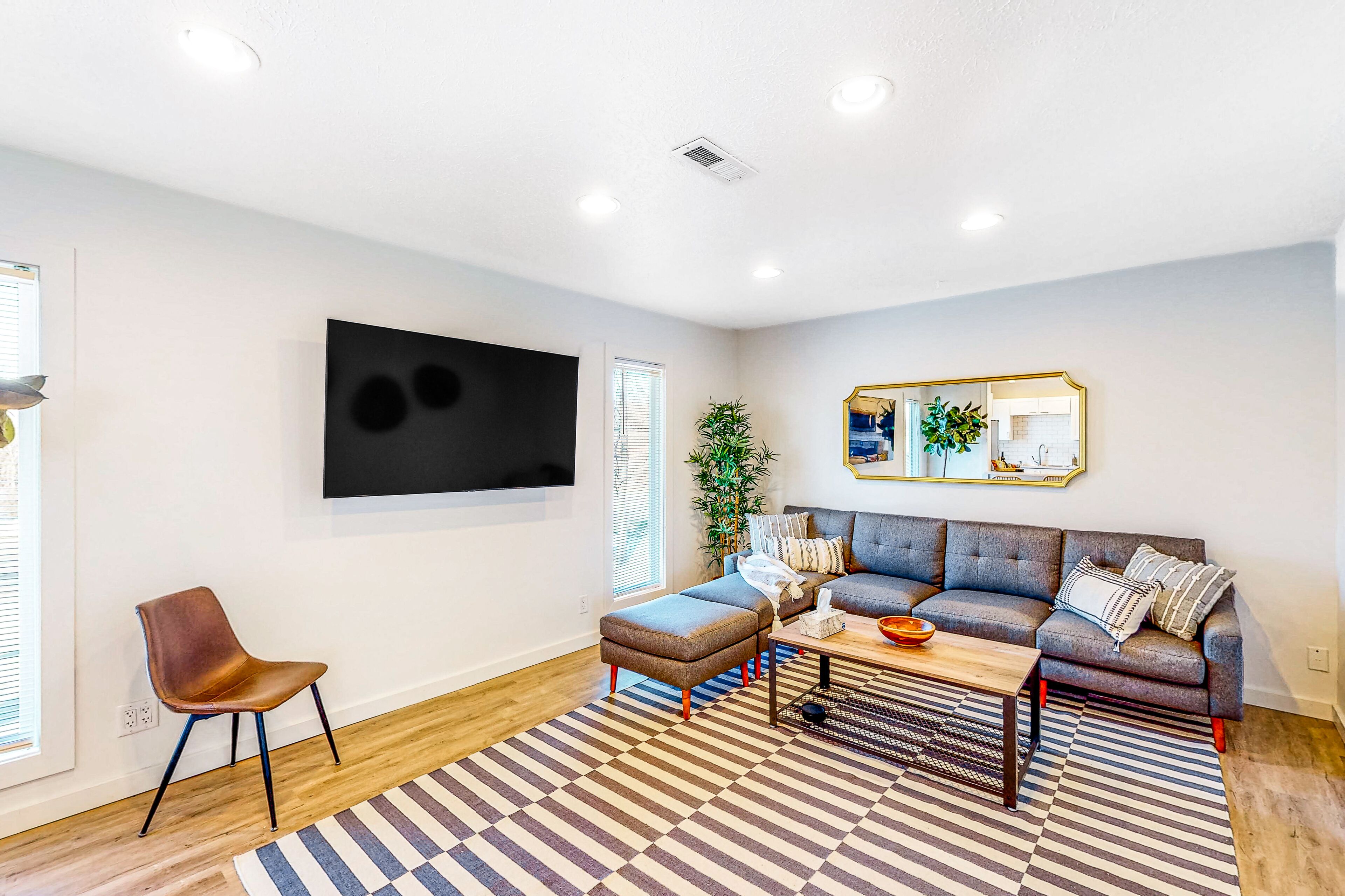 Spacious gem with ample outdoor space, deck, & AC - quick drive to Notre Dame